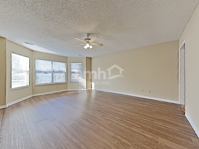 Building Photo - 2524 Cinema Dr