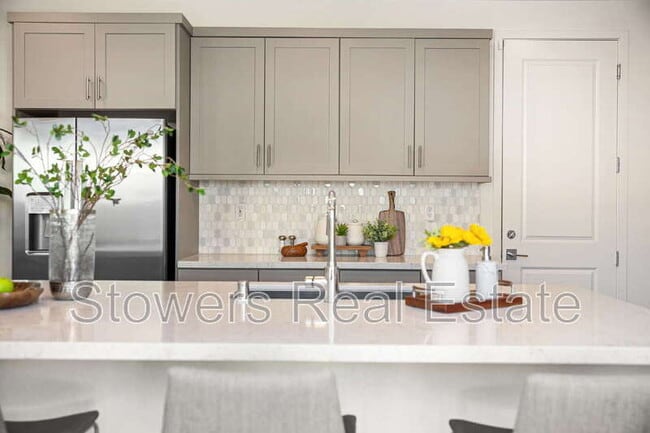 Building Photo - 2428 Periwinkle Pl