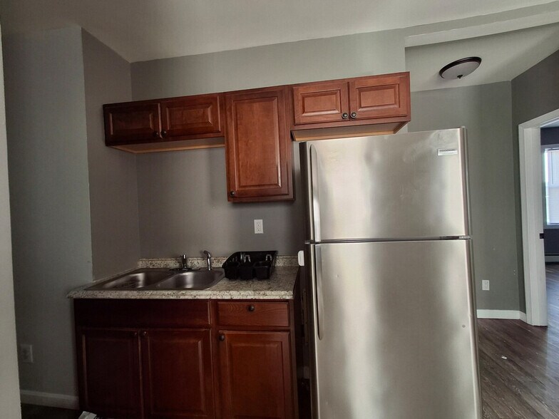 Building Photo - 3 Salmon St