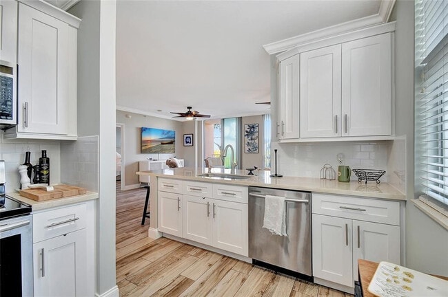 Building Photo - 700 E Boynton Beach Blvd