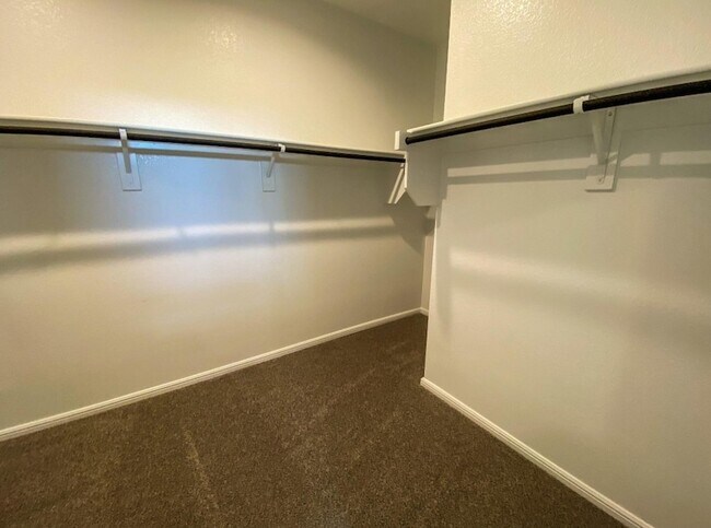 Building Photo - 5400 Gold Pond Dr