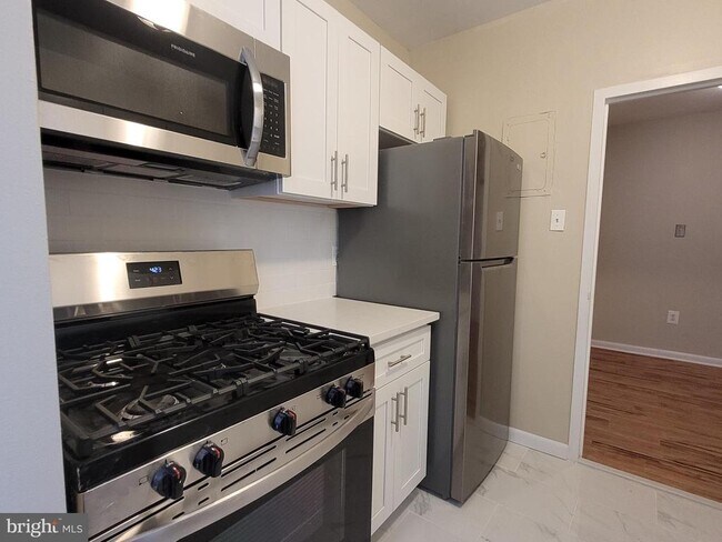 Building Photo - 135 S 19th St