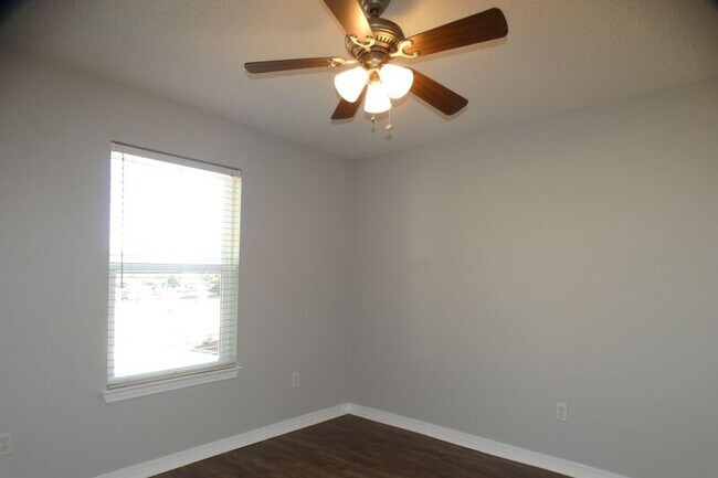 Building Photo - 6607 Woodbury Forest Dr