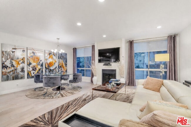 Building Photo - 927 Kings Rd