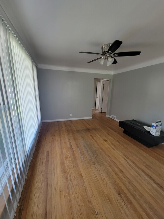 Building Photo - Maine