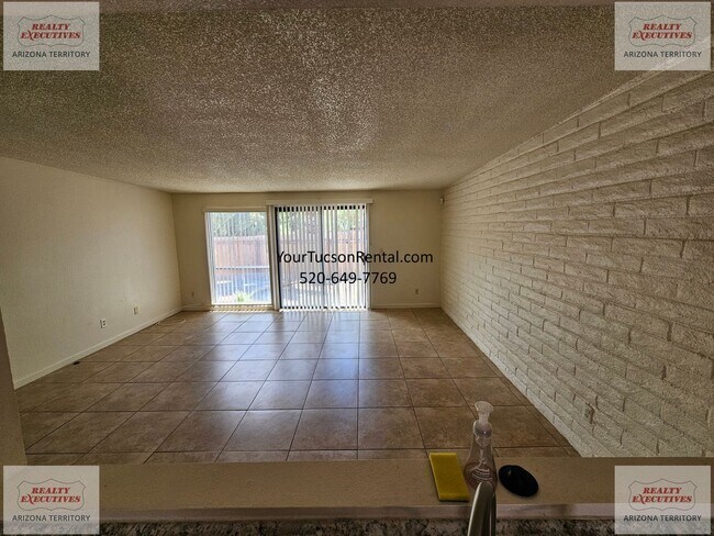 Building Photo - Star Pass area town home with community pool