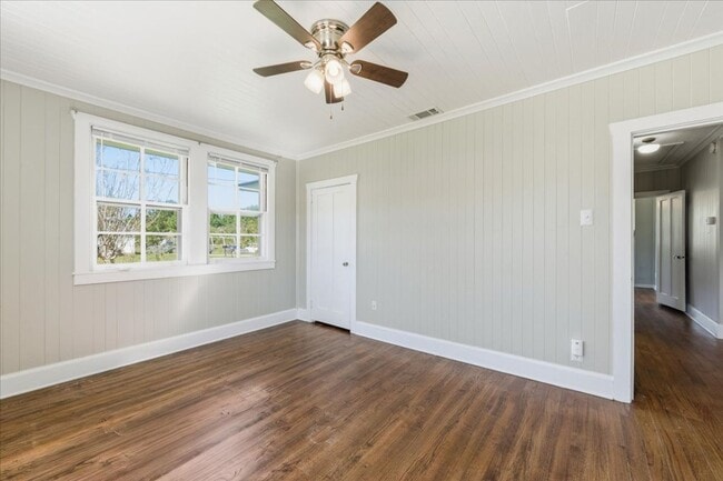 Building Photo - Charming 3-Bedroom Home with Large Fenced Yard in Richmond Hill!