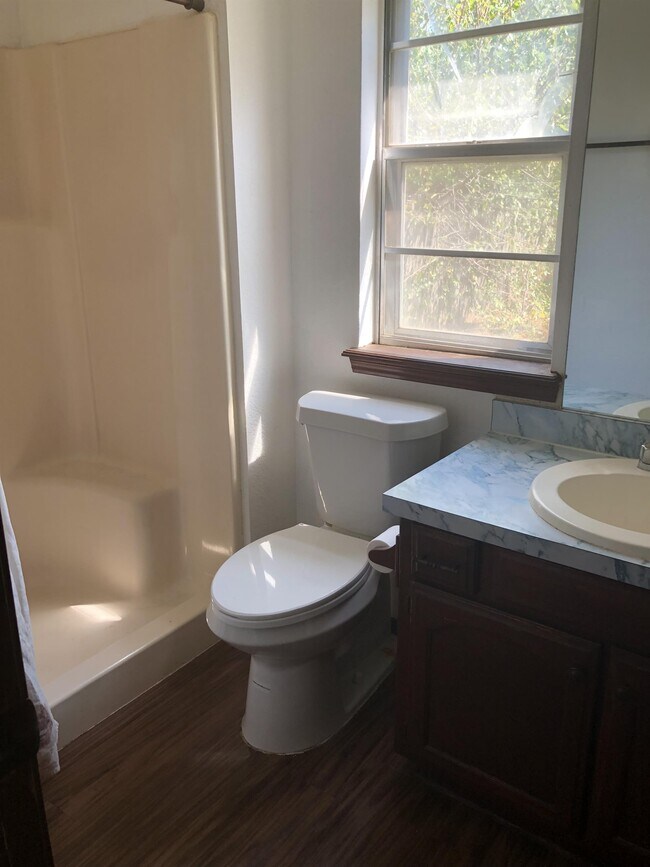 Building Photo - 4220 SE 49th St