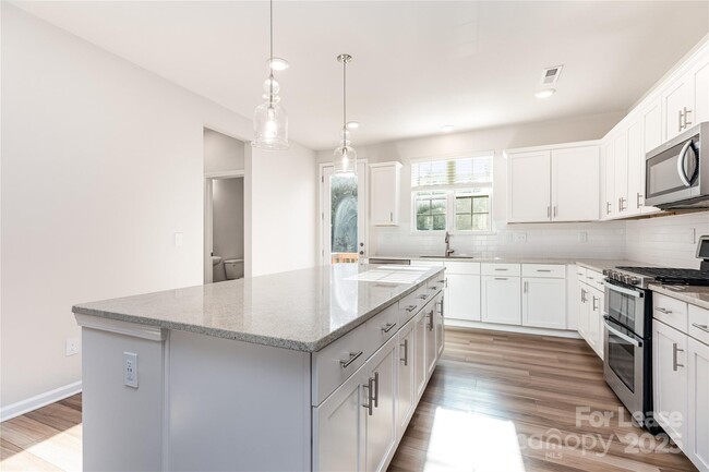 Building Photo - 10114 Hemingway Pl