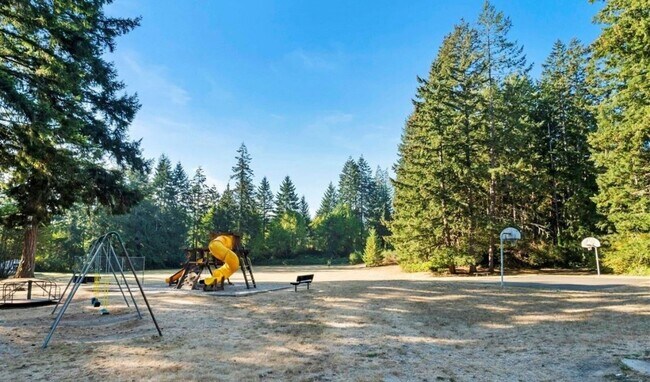 Building Photo - Fully Remodeled Gated Community Lake Home in Gig Harbor!