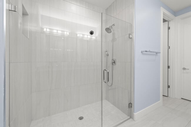 Building Photo - 625 NE 22nd Dr