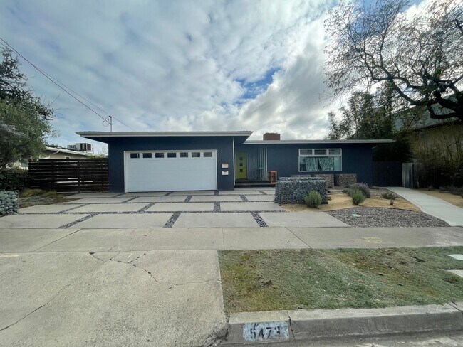 Primary Photo - Newly Remodeled with Amazing Views!
