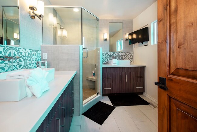 Building Photo - Spectacular View Home for Lease in Bel Air Knolls