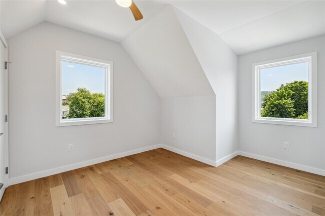 Building Photo - 46 Hudson St