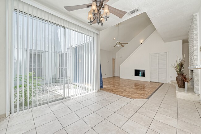 Primary Photo - 10725 Boardwalk St