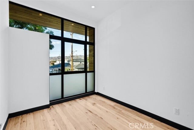 Building Photo - 922 W Clark Ave