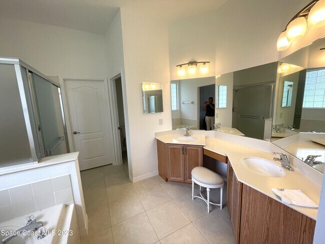 Building Photo - 1896 Windbrook Dr