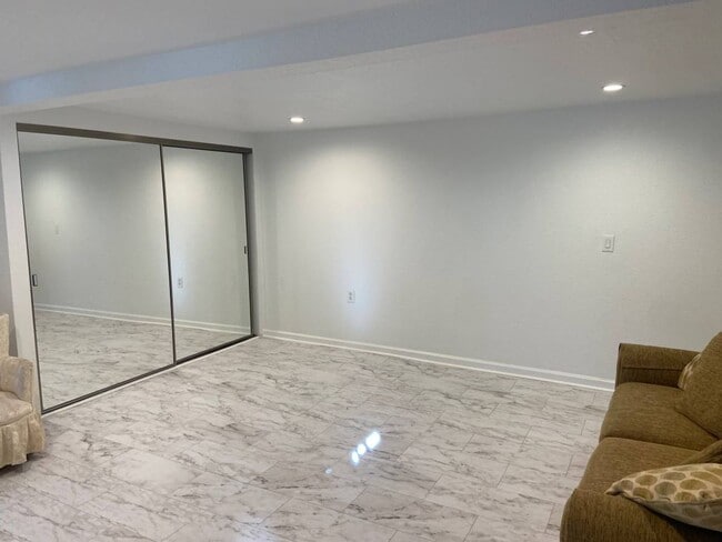 Building Photo - Inlaw Studio Apartment with Parking (ingleside / SFSU / CCSF)