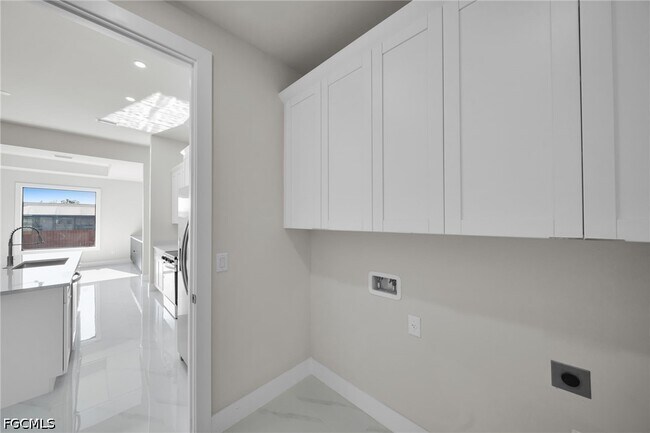 Building Photo - 2913 14th St W