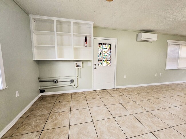 Building Photo - Welcome to a beautifully remodeled 2-Bedroom, 1-Bath in Mascotte, Florida, where modern comfort m...