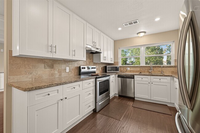 Building Photo - 101 Royal Ct