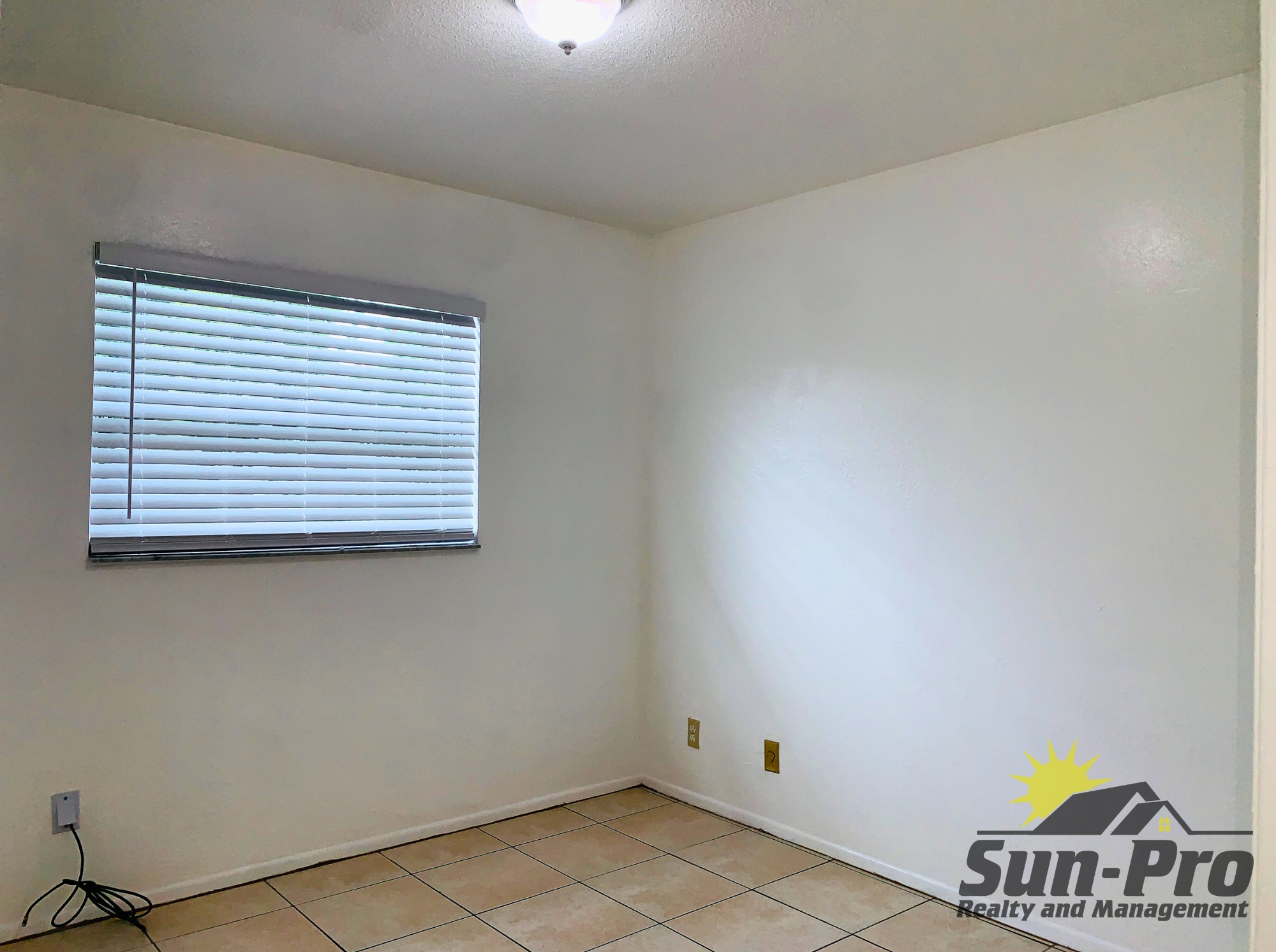 Building Photo - 1965 Nelson Ave