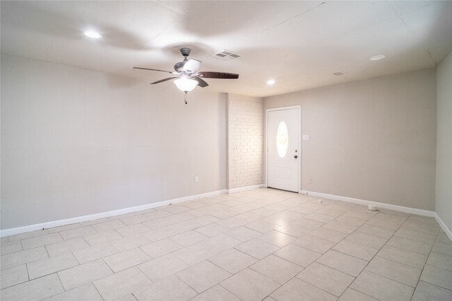 Building Photo - 11623 Rowan Ln