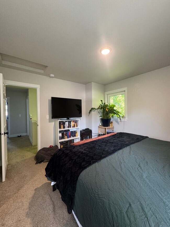 Building Photo - 3-Bed, 3-Bath Home for Lease w/ Rooftop De...