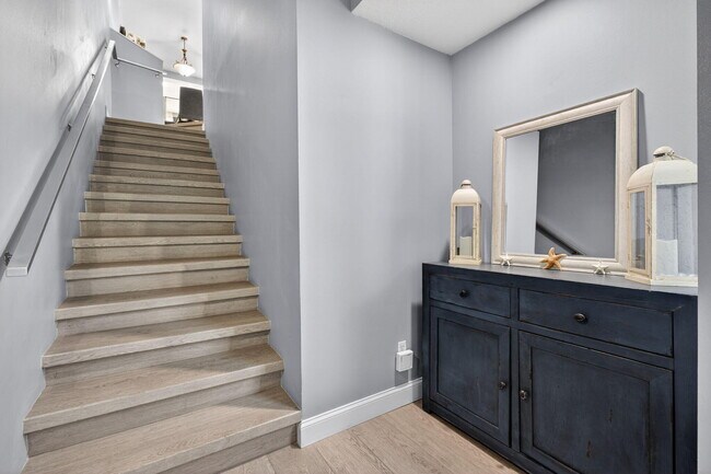 Building Photo - 805 Mainsail Cir