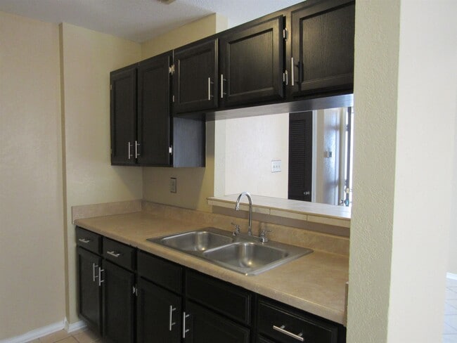 Building Photo - 104 Belaire Dr