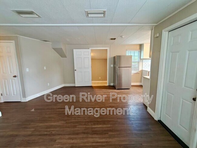 Building Photo - 146 Phoenetia Dr