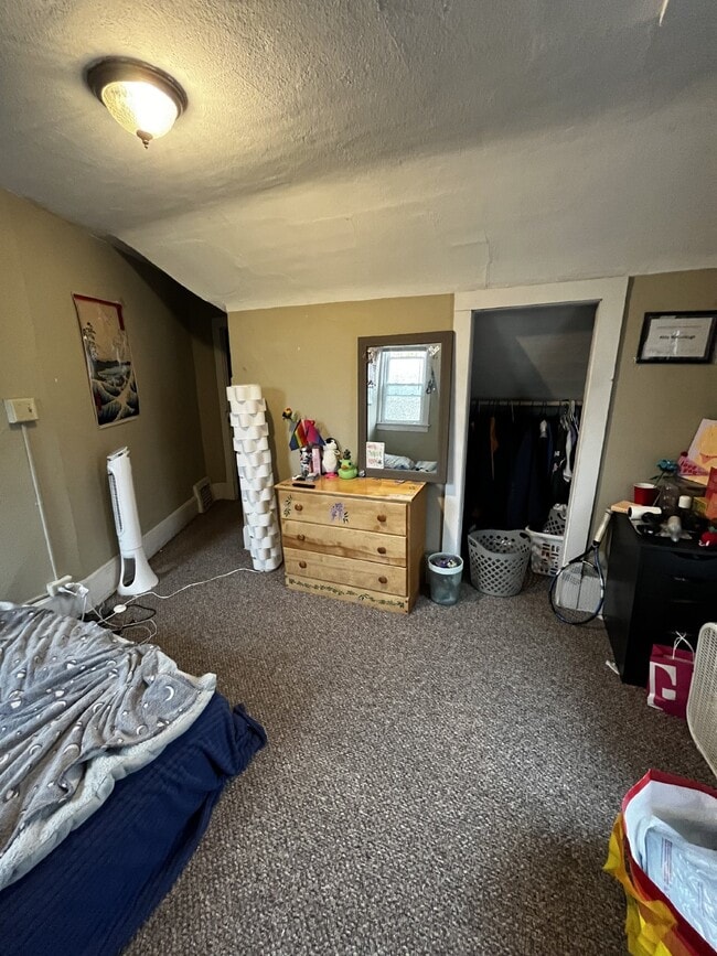 Building Photo - 3 Bed 1 Bath close to UWEC! Available July 1st 2025