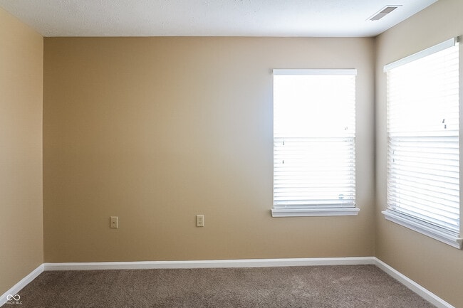 Building Photo - 2245 Valley Creek E Ln