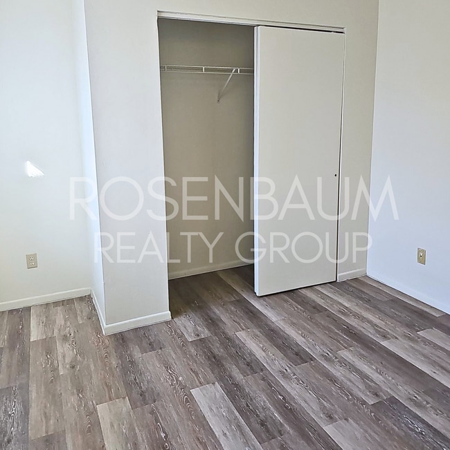 Building Photo - Charming 1-bedroom, 1-bath duplex apartmen...