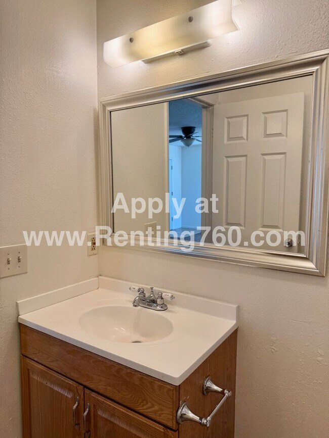 Building Photo - 6455 Linda Lee Dr