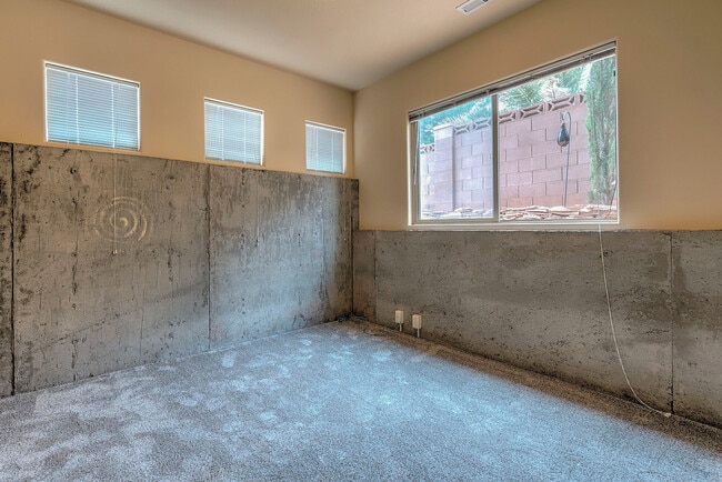 Building Photo - Pet Friendly, 4 bed, 3 bath, Gorgeous Home...