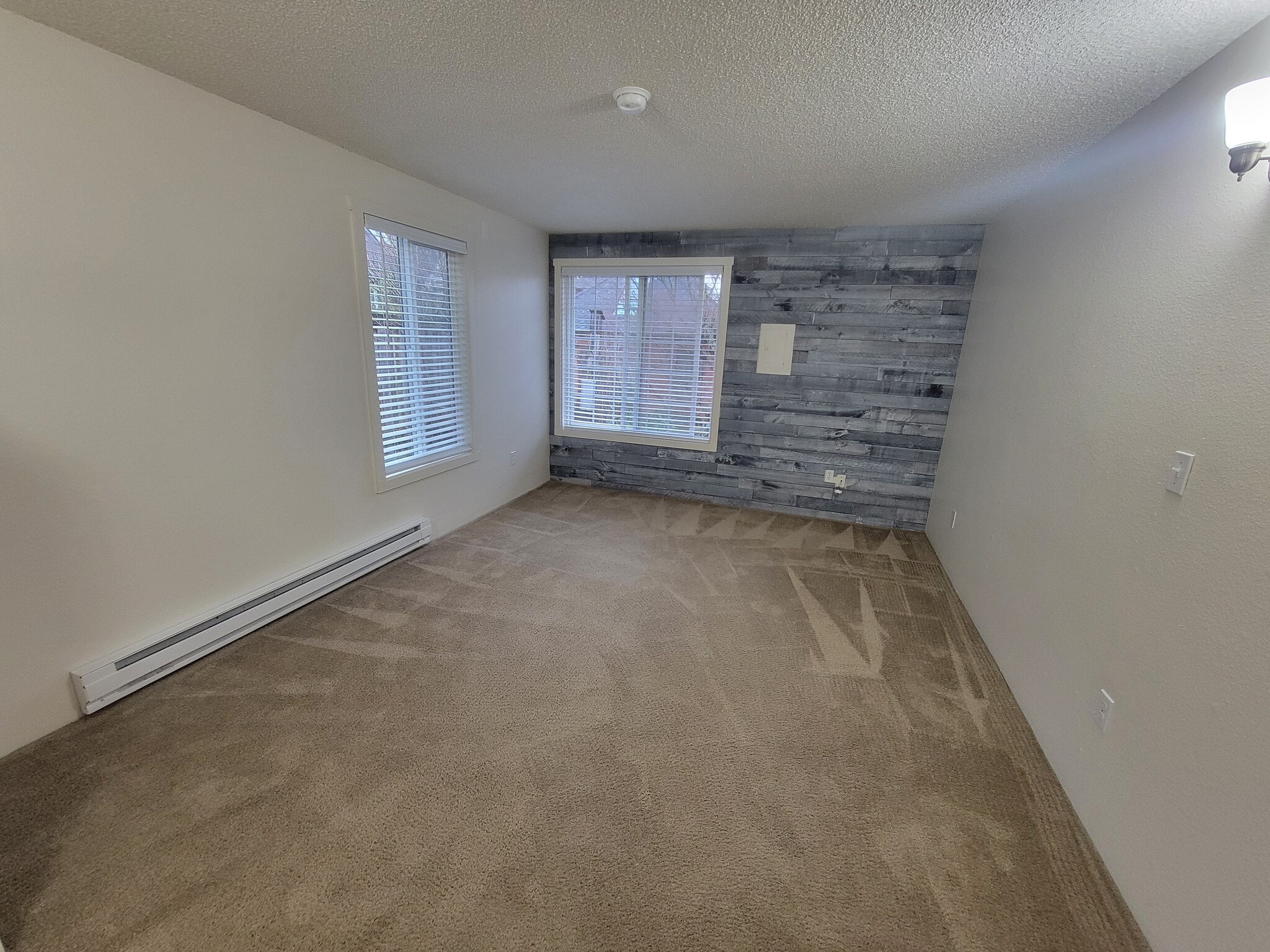 Building Photo - 2405 NW Irving St