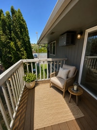Building Photo - The Easy-Living Apartment You've Been Looking For!
