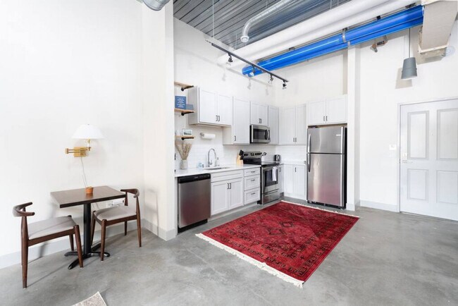 Building Photo - 1009 W Juneau Ave