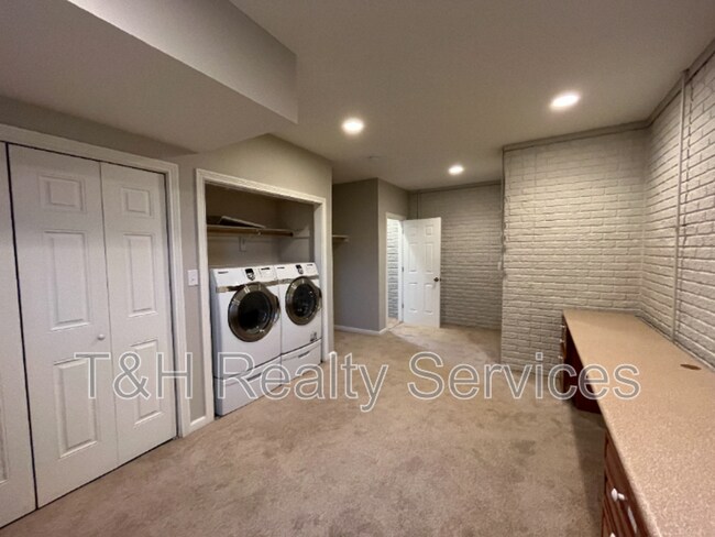 Building Photo - 2029 Ruckle St