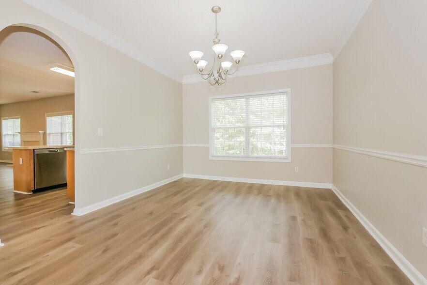 Building Photo - 440 The Gables Dr