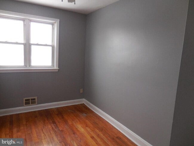 Building Photo - 7801 Hillsway Ave