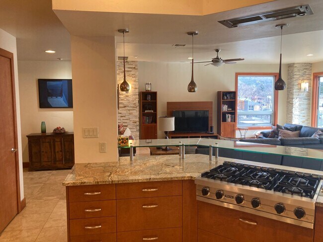 Building Photo - 1201 Main Ave