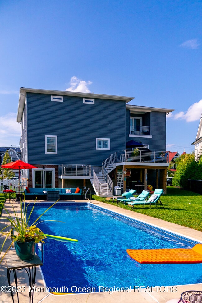 Building Photo - 18 Valentine St