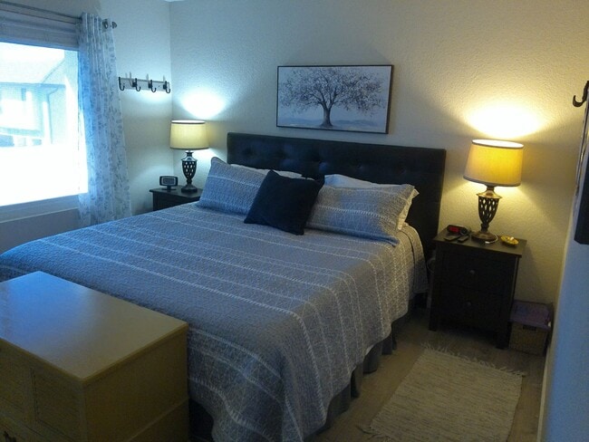 Building Photo - Beautiful updated condo in Los Lagos Upstairs unit. Available March 15 to Dec 31st 2026
