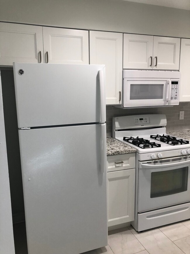 Building Photo - Great 2 bed 2 bath condo in Annapolis!