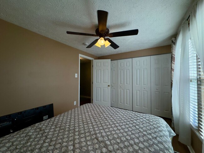 Building Photo - Modern 2-Bedroom Townhome with Spacious Ya...