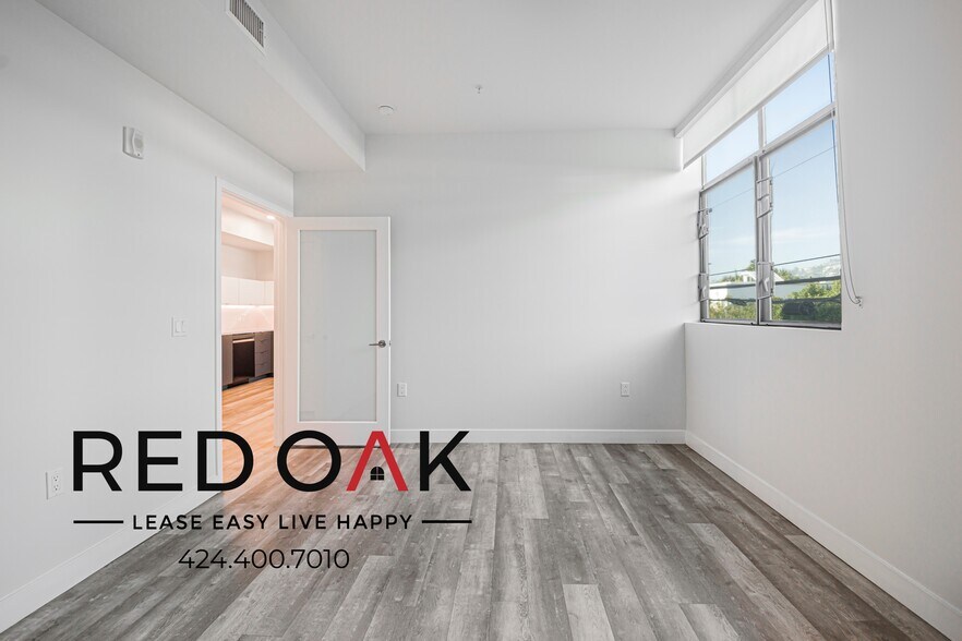 Building Photo - 700 N Spaulding Ave