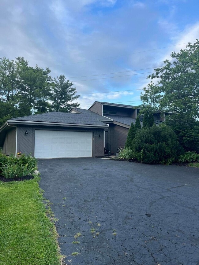 Building Photo - 8226 Glencree Pl