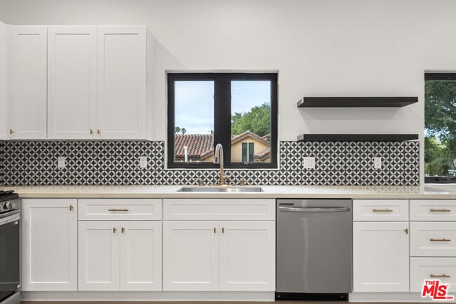 Building Photo - 8931 Hubbard St